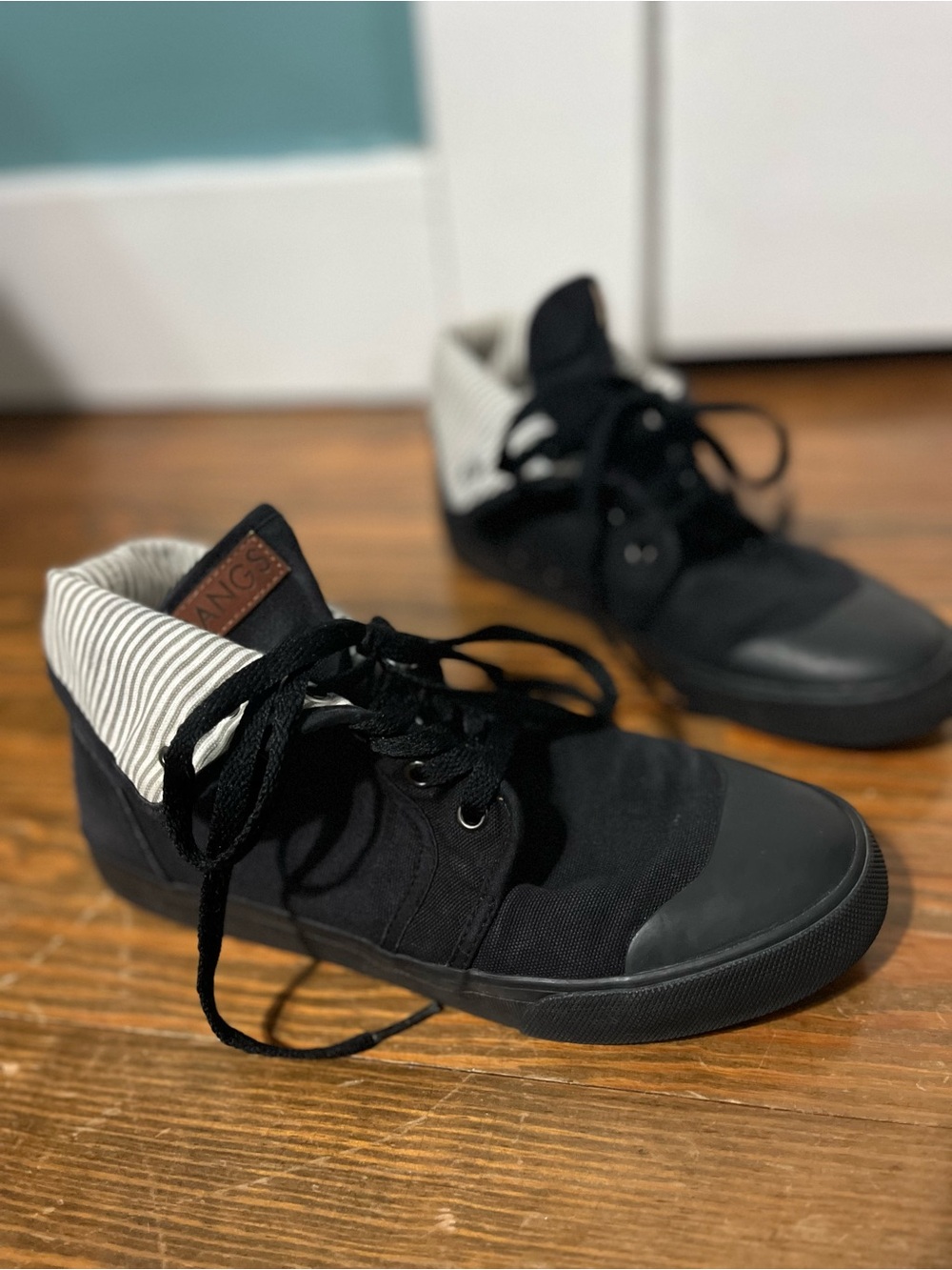Black High-Top Fold-Down Collar Sneakers